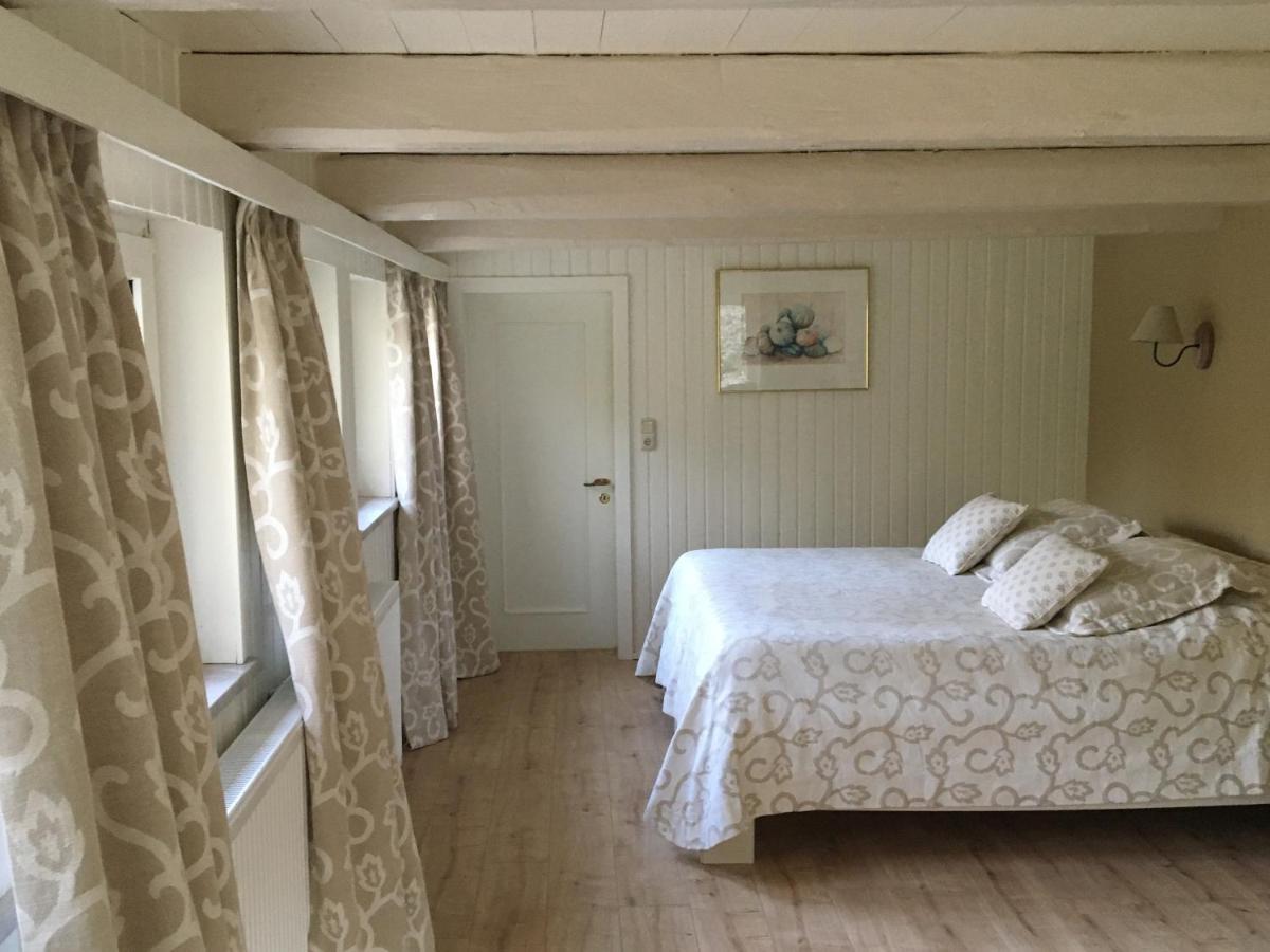 Hoellenmuehle Bed & Breakfast At The Mill Pond Hessisch Oldendorf Exterior photo